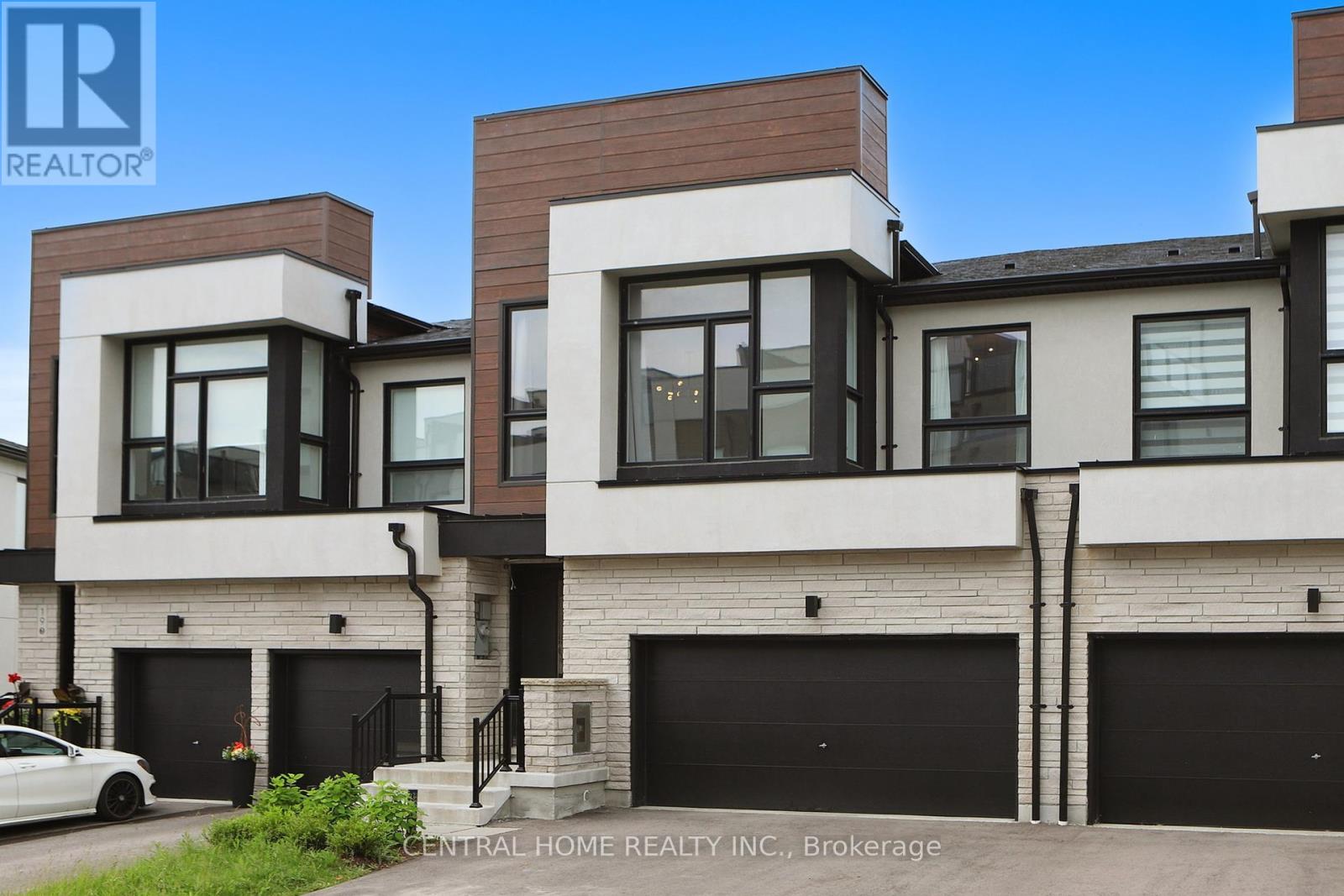 17 Knollview Lane, Richmond Hill, Ontario